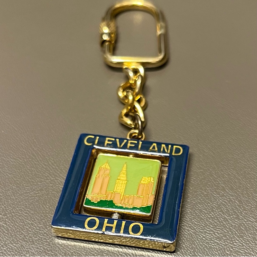 Cleveland Ohio Keychain Evening Sky City Scape Spinning Center Souvenir Keyring